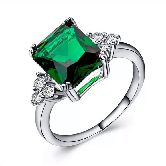 New 925 Silver Princess Cut Emerald Ring - Picture 2 of 2